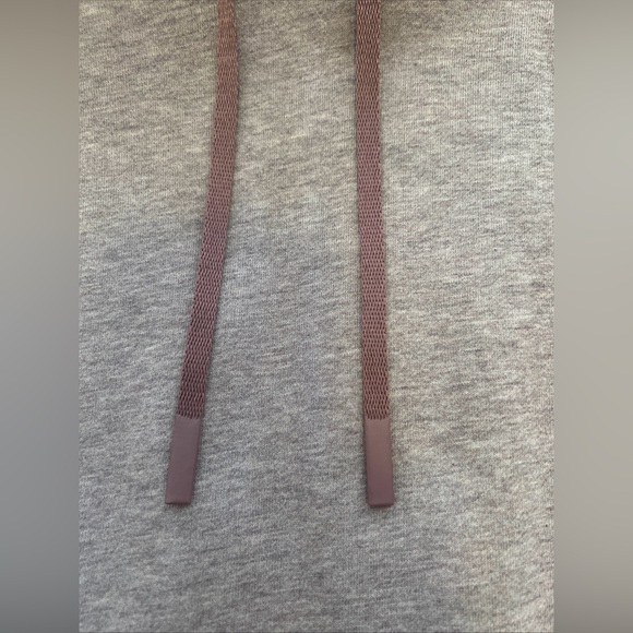 LULULEMON X BARRY'S HEATHERED RED DUST STRONGER AS ONE CROPPED HOODIE - Picture 6 of 12